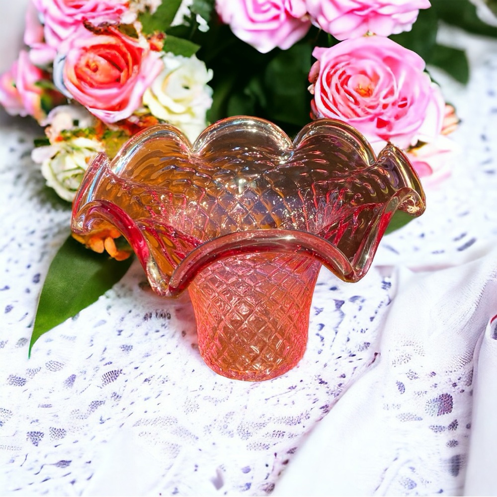 Gorgeous vintage glass diamond basket weave basket / vase / bowl with scalloped - Picture 8 of 13
